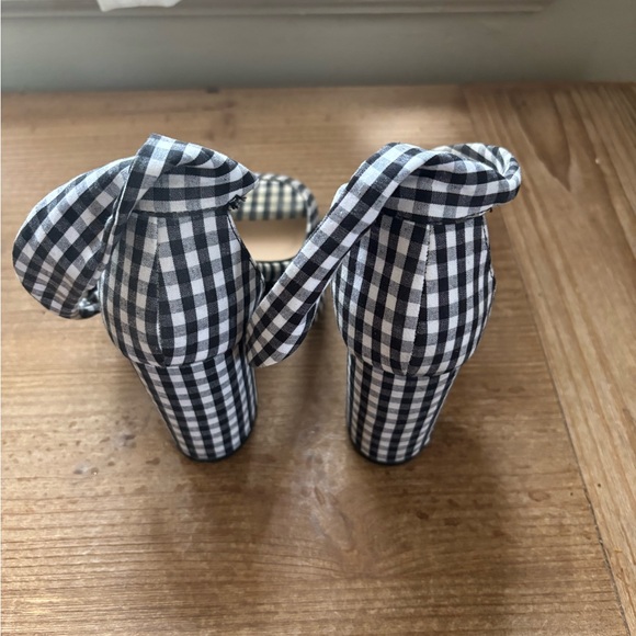 Black and white checkered sandals. Tie with a bow around the ankle. - Picture 2 of 4
